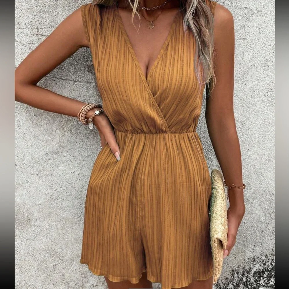 Surplice Wrap Romper NEW 🏷️